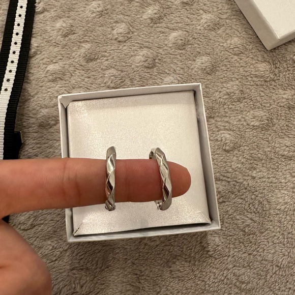 Silver earrings - Picture 2 of 3